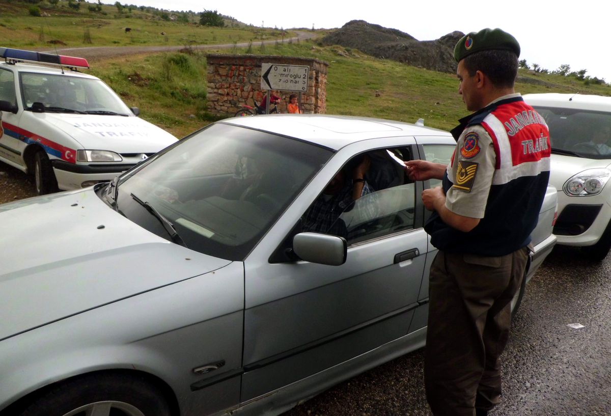 Besni\'de Jandarma Trafik Haftası\'nda Sürücüleri Uyardı
