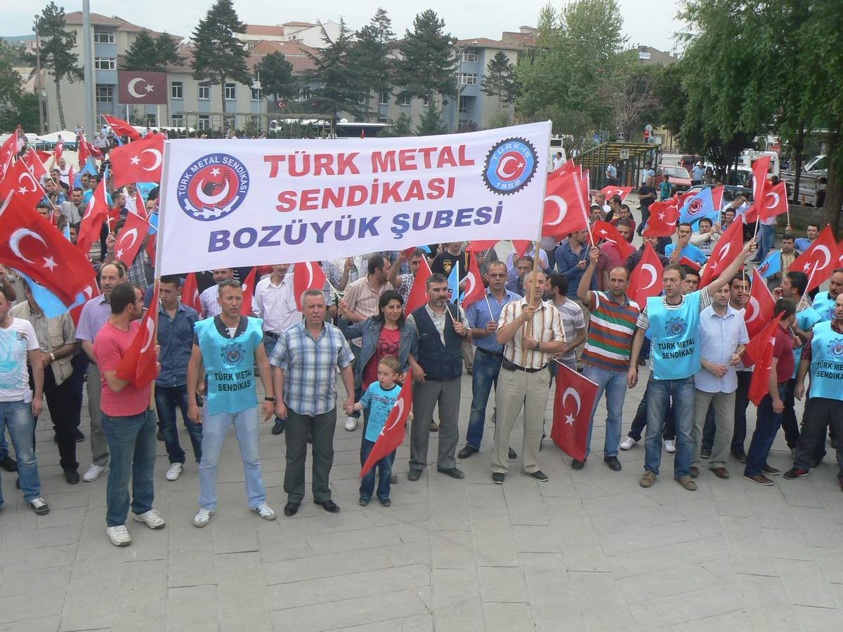Bozüyük\'te Türk Metal Sendikası\'ndan Eylem