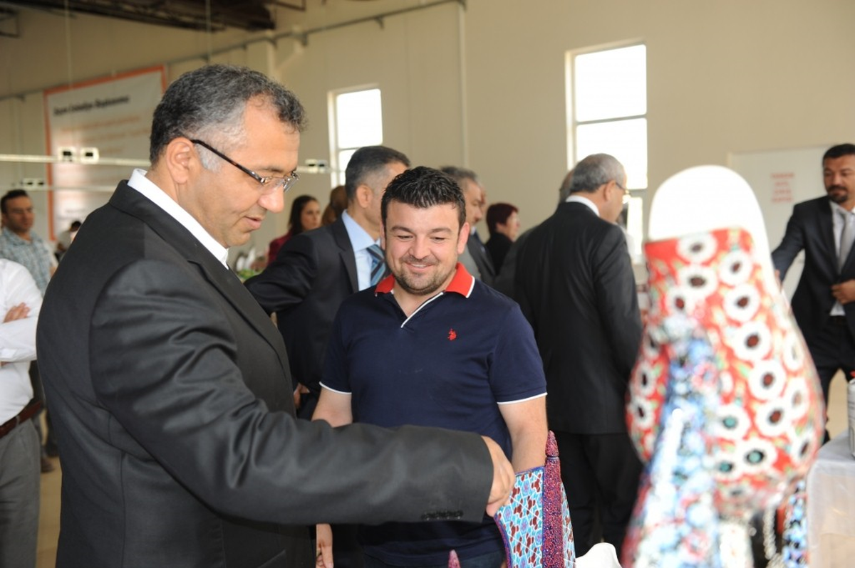Çini El Sanatları Sergisi Açıldı