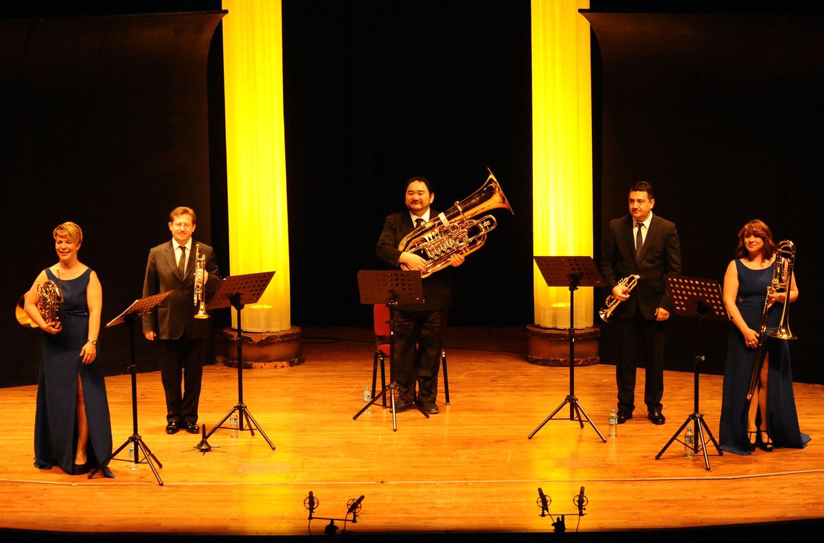 Dünya Müziği Karşıyaka Opera\'da Buluştu