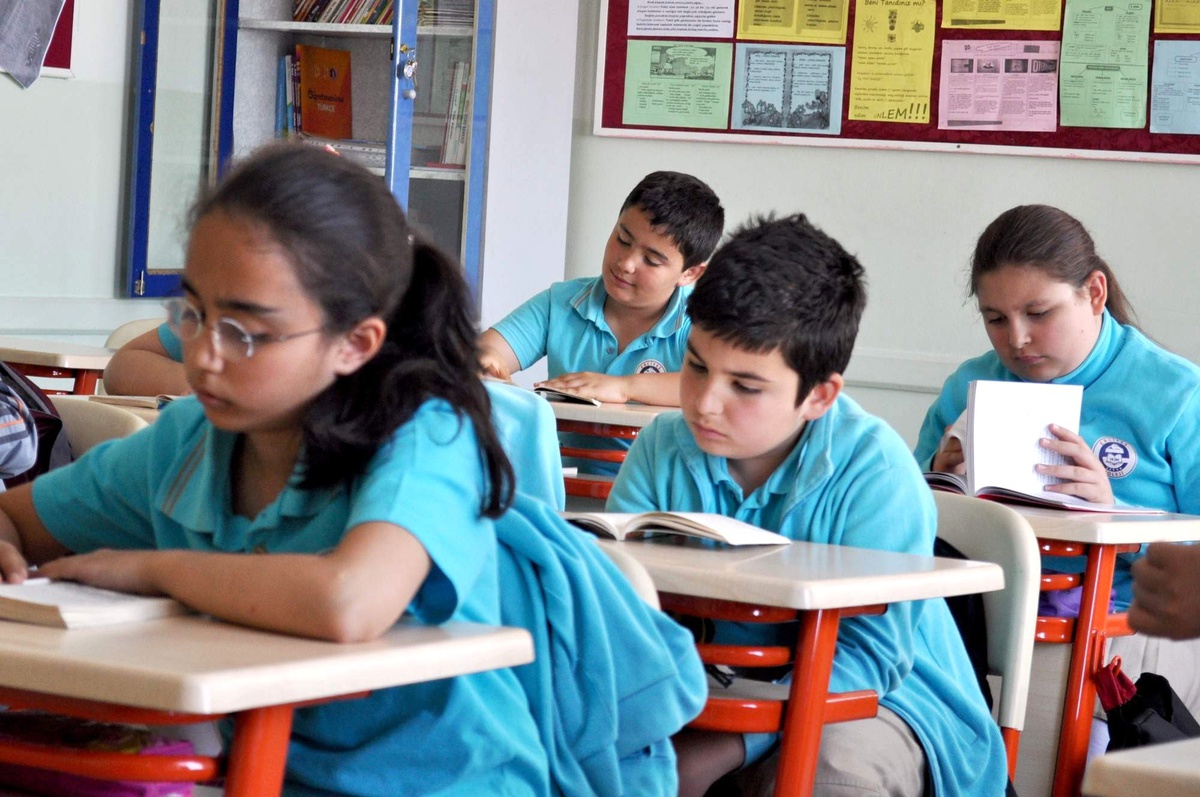 Erciyes Koleji\'nden "Okuyor ve Okutuyoruz" Etkinliği