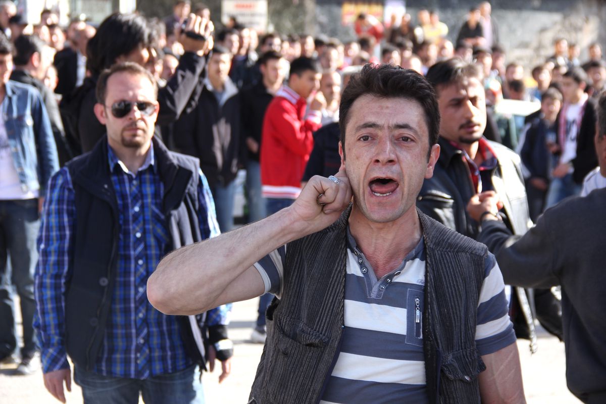 Faytoncu Cadde Ortasında İntihara Kalkıştı