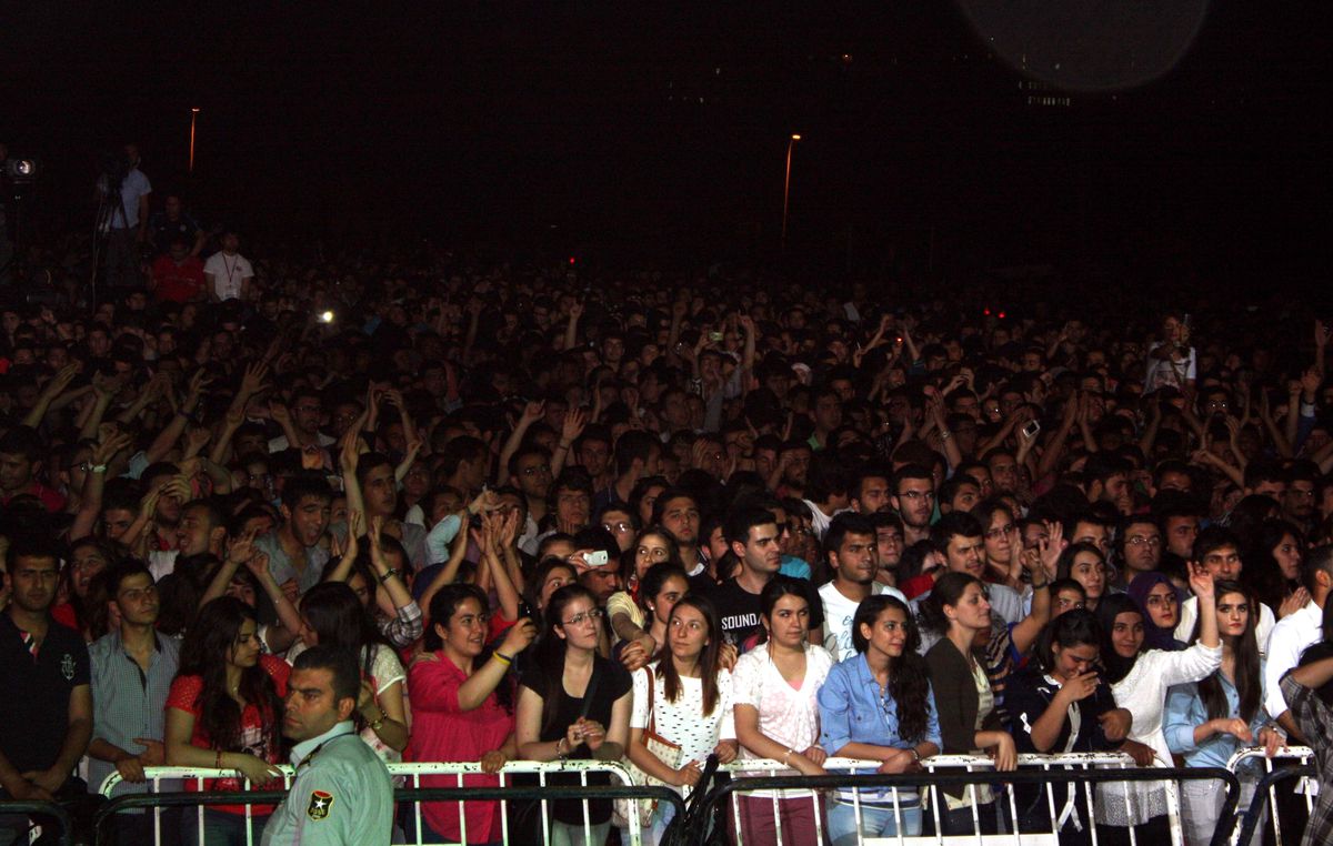 Feridun Düzağaç\'tan Üniversitelilere Konser
