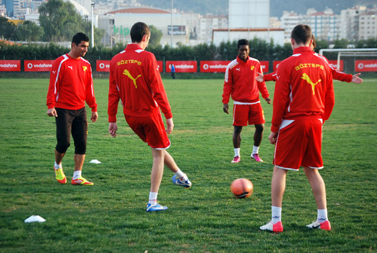 Göztepe\'de Futbolcular İstedi Kamp İzmir\'e Alındı