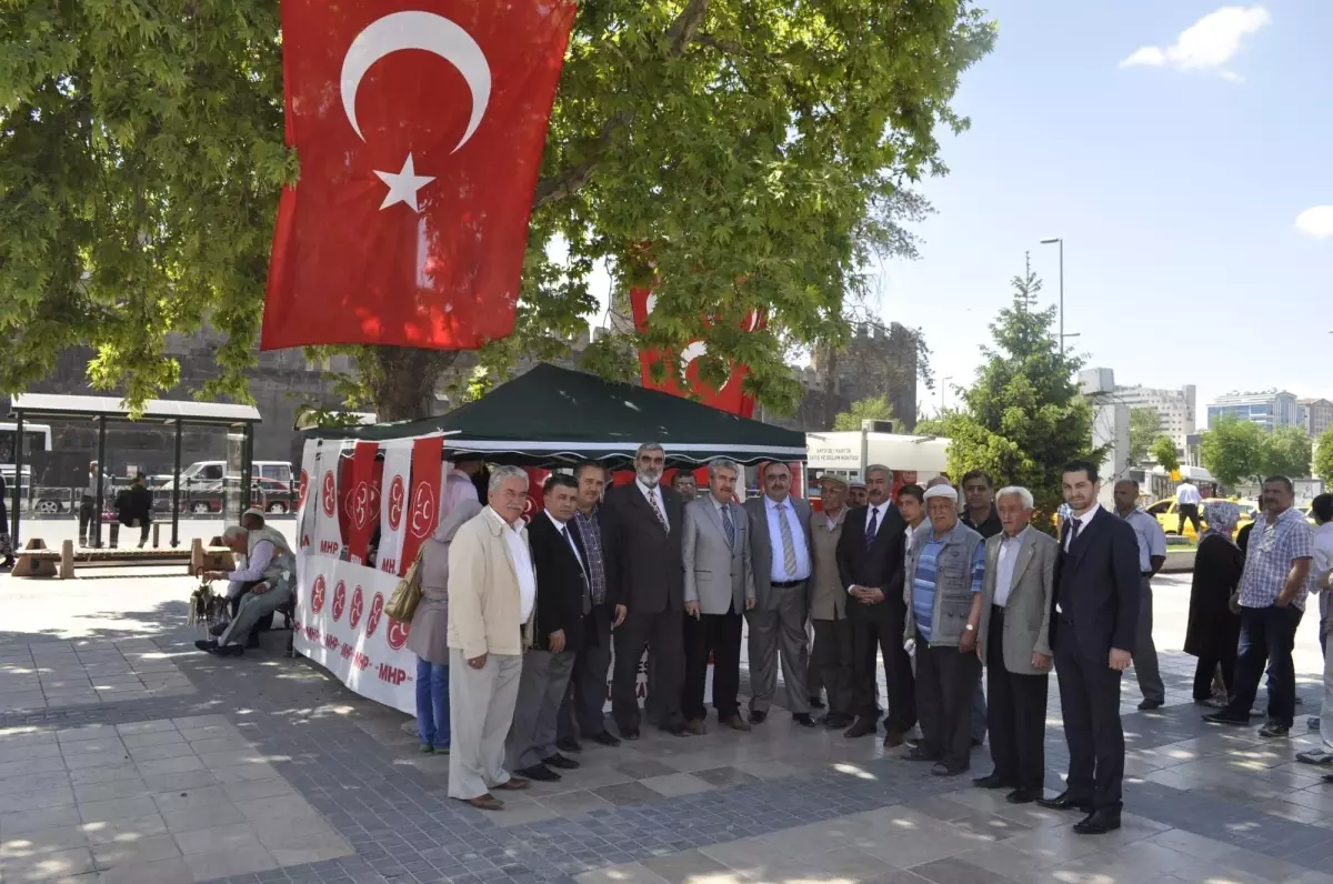 MHP İl Başkanı Eke\'den, Üye Kayıt Standına Ziyaret