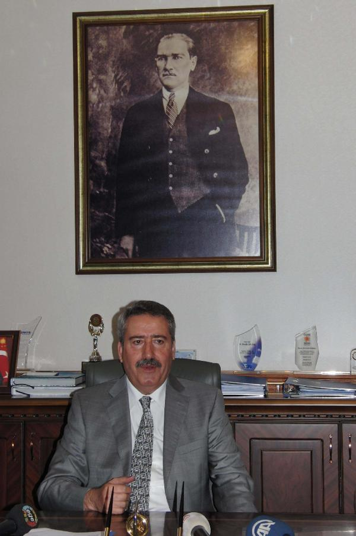 İzmir Valisi Kıraç, Diyarbakır\'a Atandı