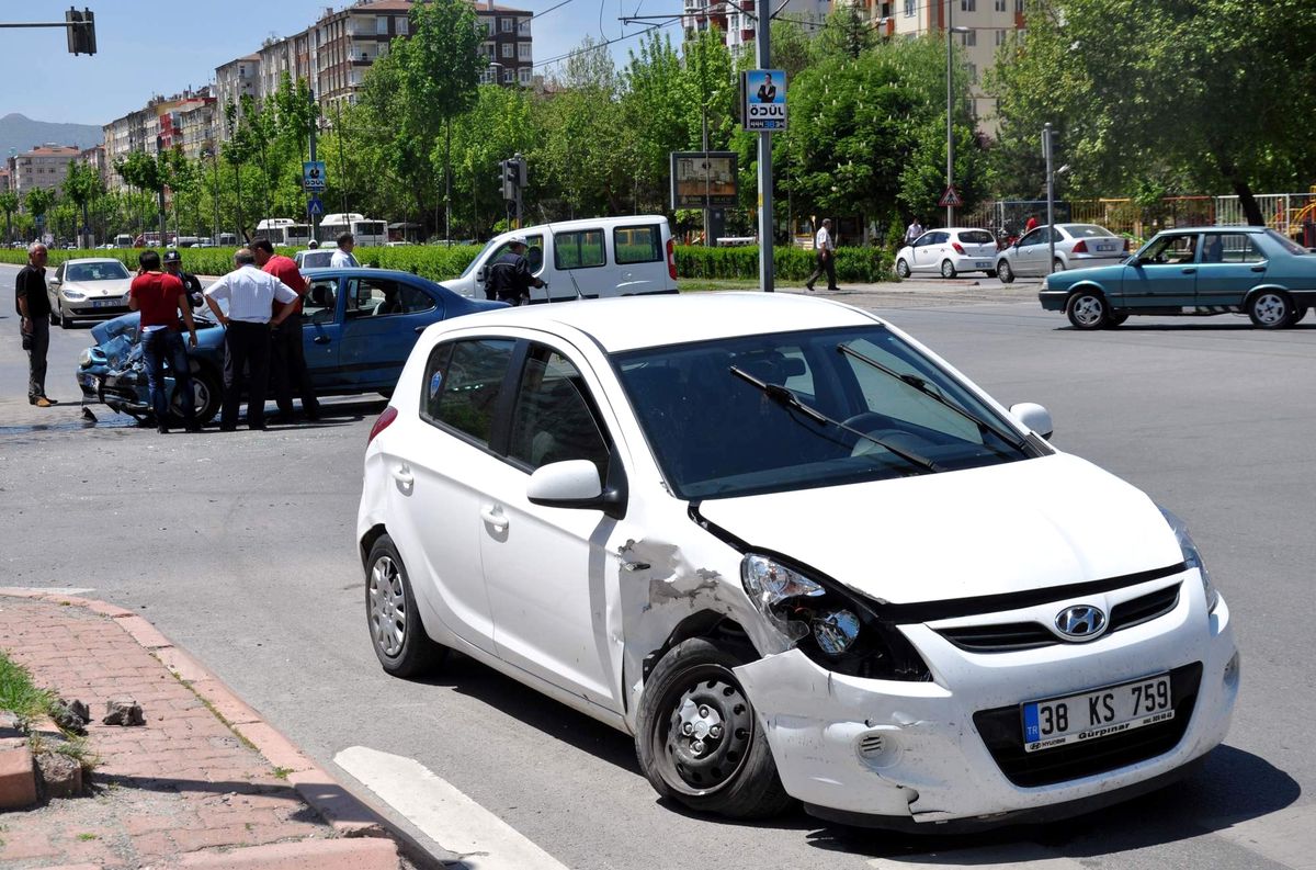 Kayseri\'de Trafik Kazası: 5 Yaralı