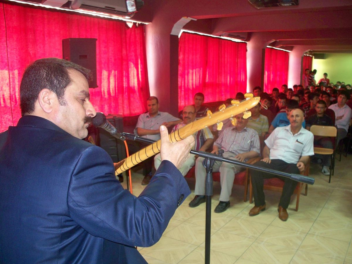 Kozan İHL\'de Sazlı Sözlü Halk Edebiyatı Dersi