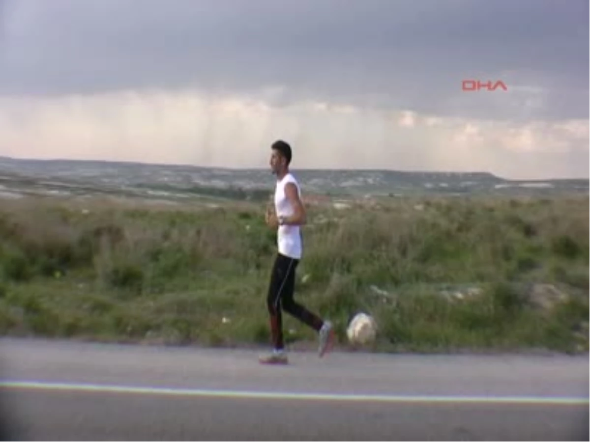 Maratoncu Akın, Beyaz Show\'a Koşuyor Maratoncu Akın Yeniceli, Kanal D Televizyonunda Yayınlanan...
