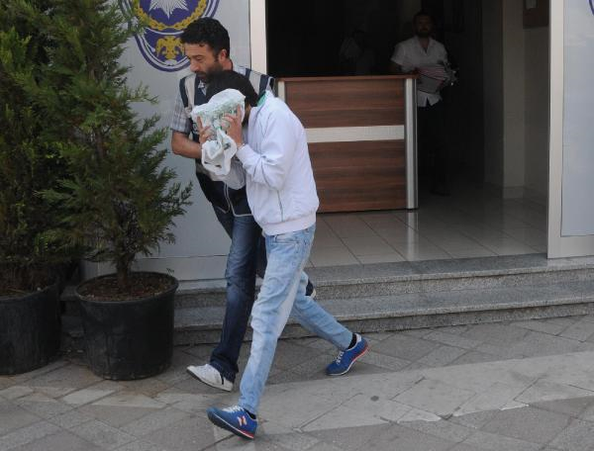 Maskeli Büfe Soyguncuları Yakalandı
