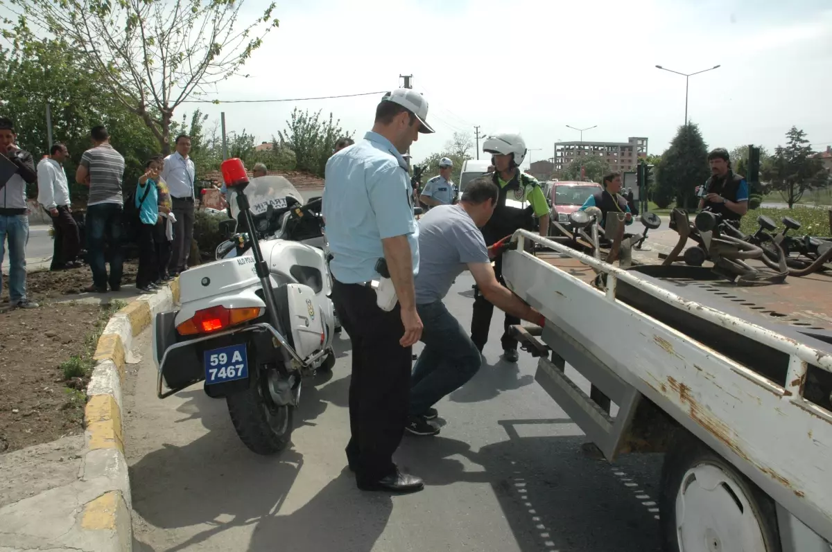 Motosikletli Trafik Polisi Kaza Yaptı