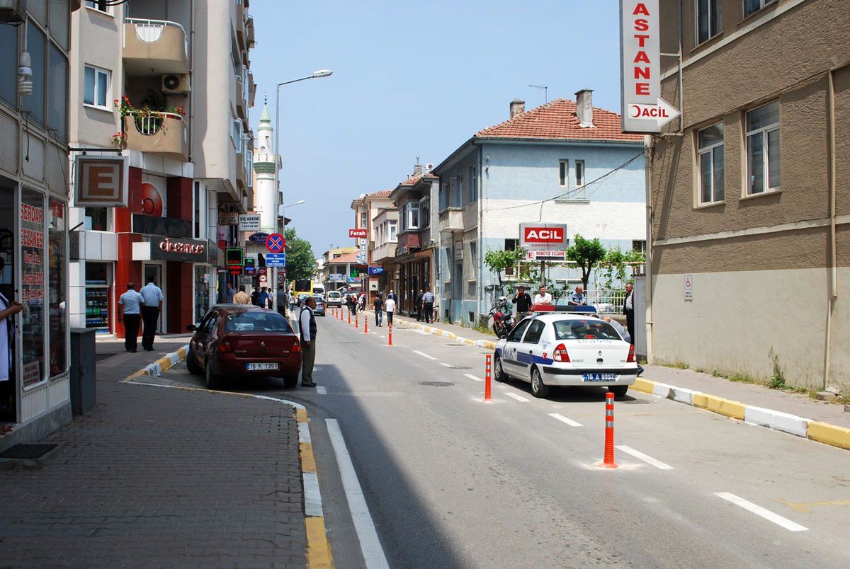 Mudanya\'da Halitpaşa Caddesi Bölündü