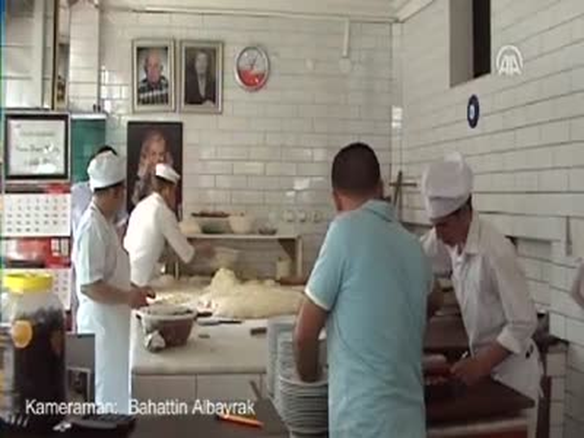 Nöbetçi Eczane Değil, "Pideci"