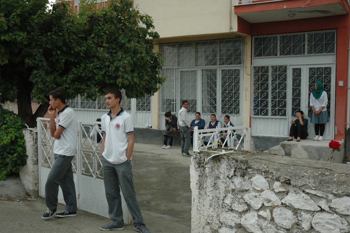 Öğrenci Servisi Cenaze Aracıyla Çarpıştı