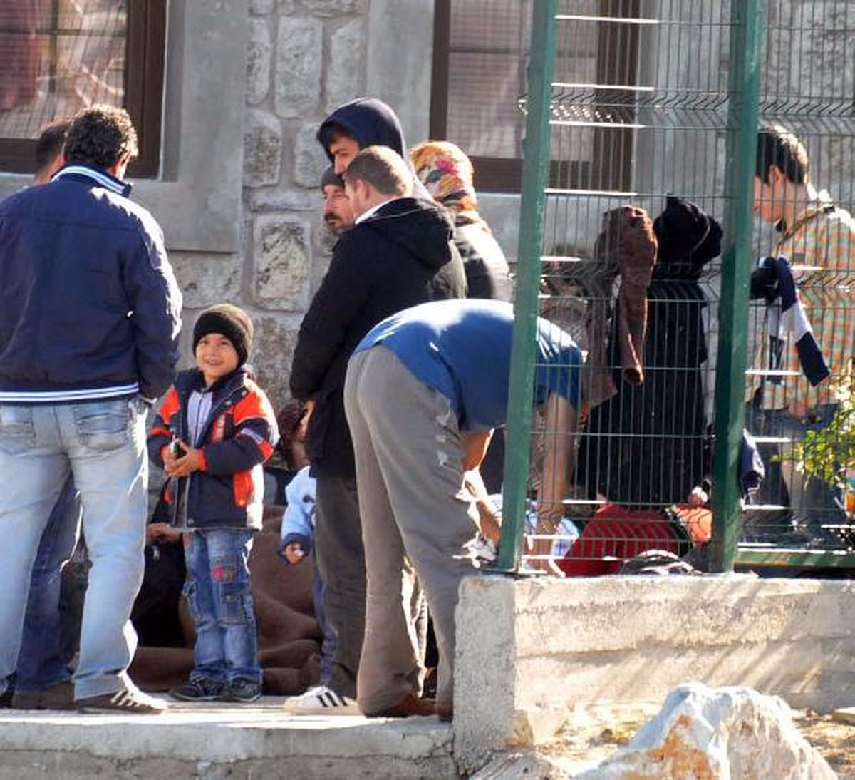 Sürat Teknesinin Motoru Bozuldu, Kaçaklar Yakalandı