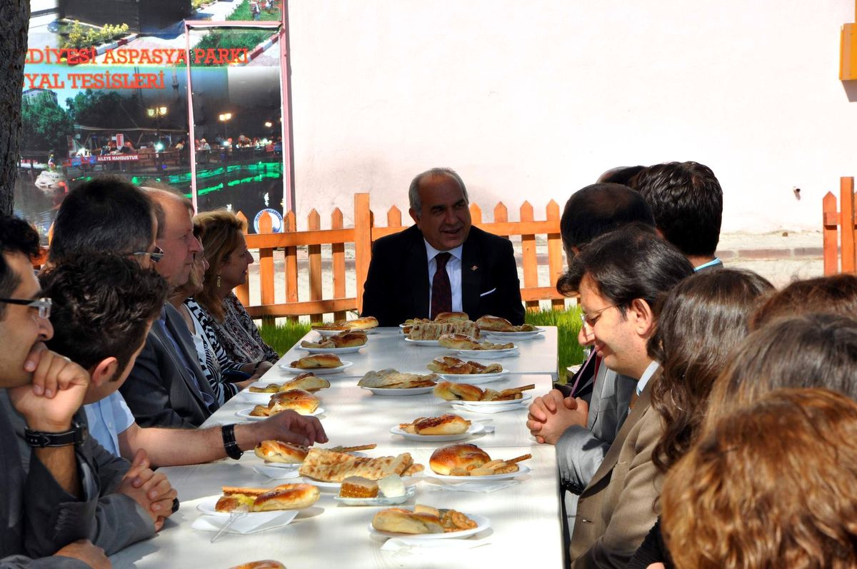 Suşehri Belediye Başkanı Sel\'e, Okullarda "Teşekkür" Programı Düzenlendi