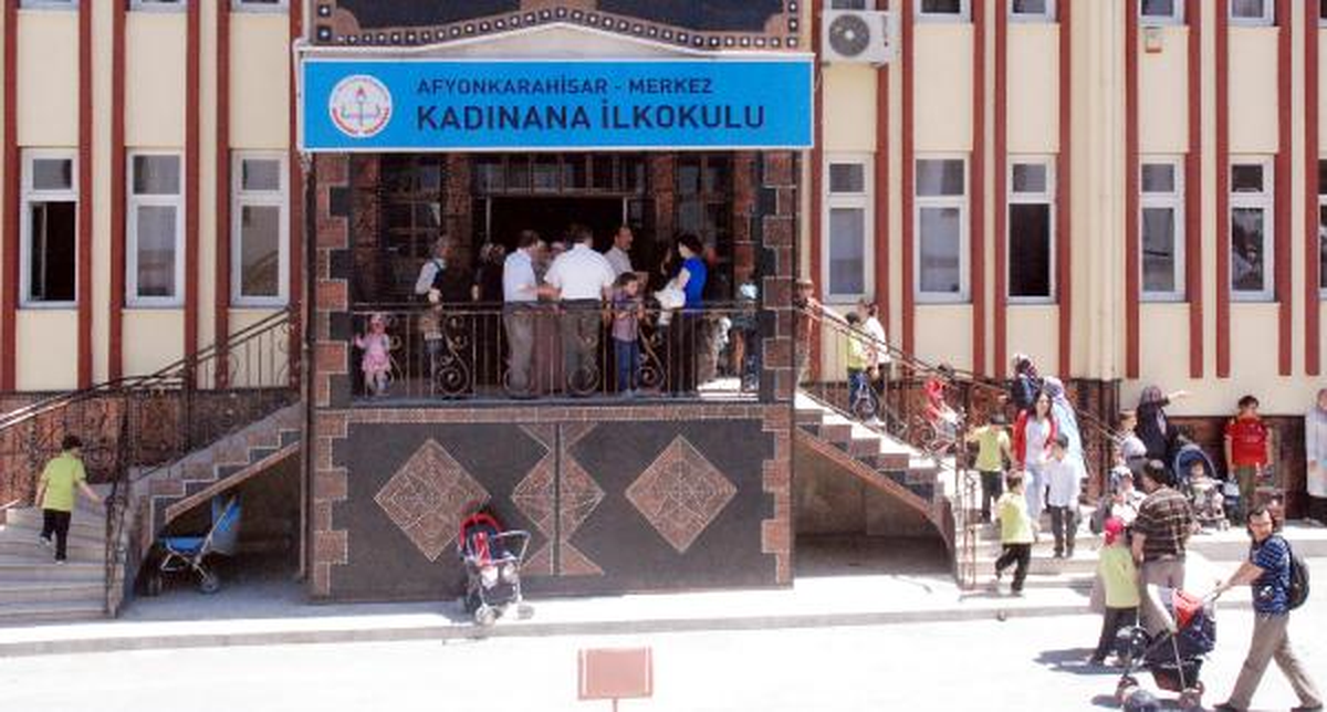 \'İmam Hatip Yüzünden Taşınıyoruz\' Protestosu