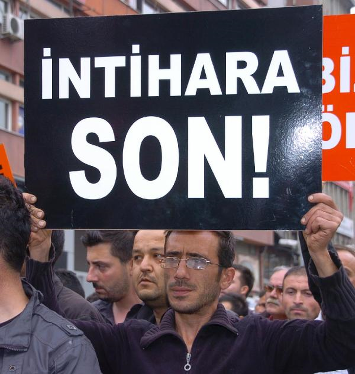 Taşeron İşçilerinden Maaş Eylemi