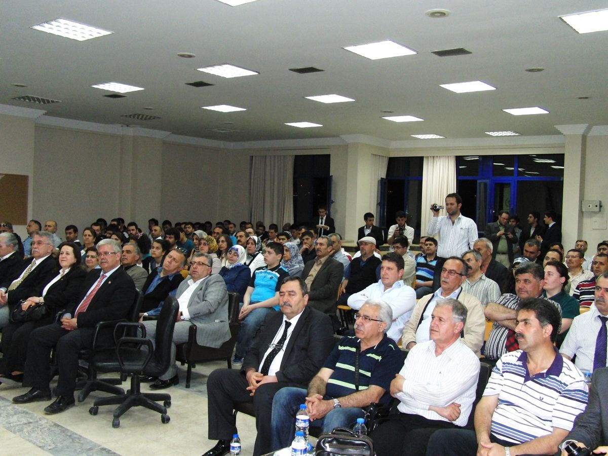 Timsal Karabekir Gemlik\'te Konferans Verdi