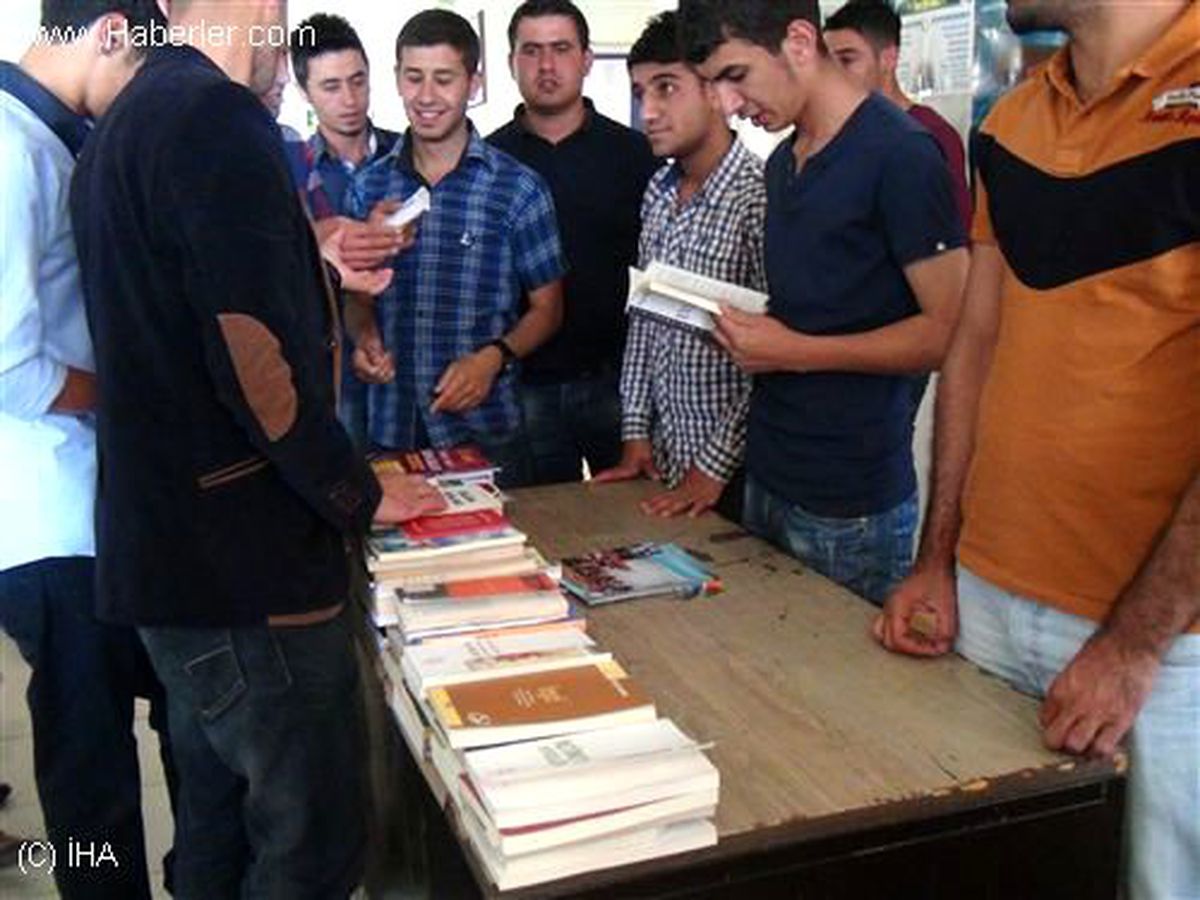 Üniversite Öğrencilerinden Örnek Davranış