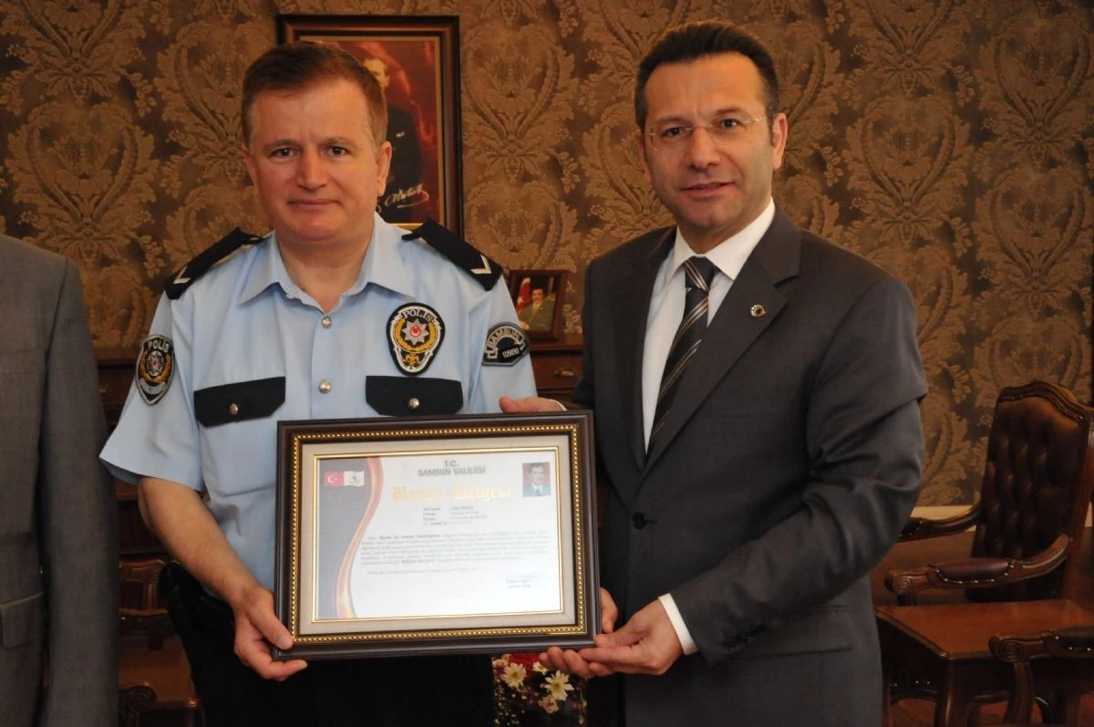 Vali Aksoy\'dan Başarılı Polise Ödül
