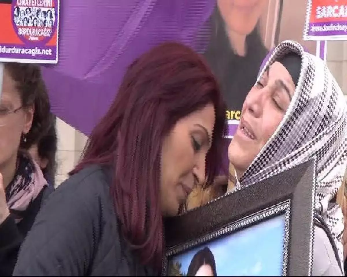 Eski Eşini Çocuğunun Gözü Önünde Öldürdü