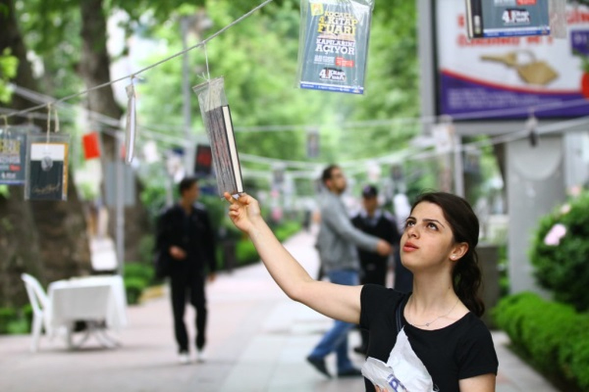 Ağaçlar Yine Kitap Açacak