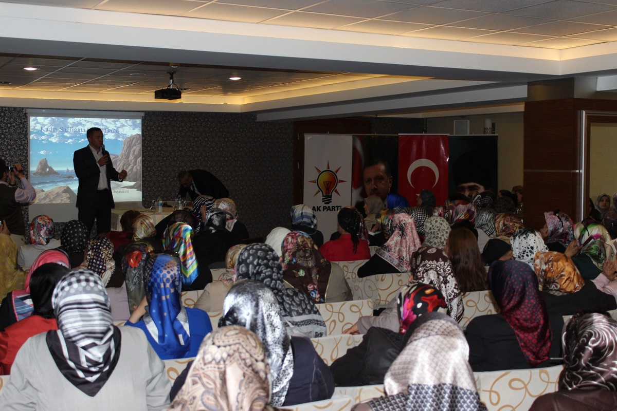 AK Parti\'den Kadın Sağlığı Konulu Konferans