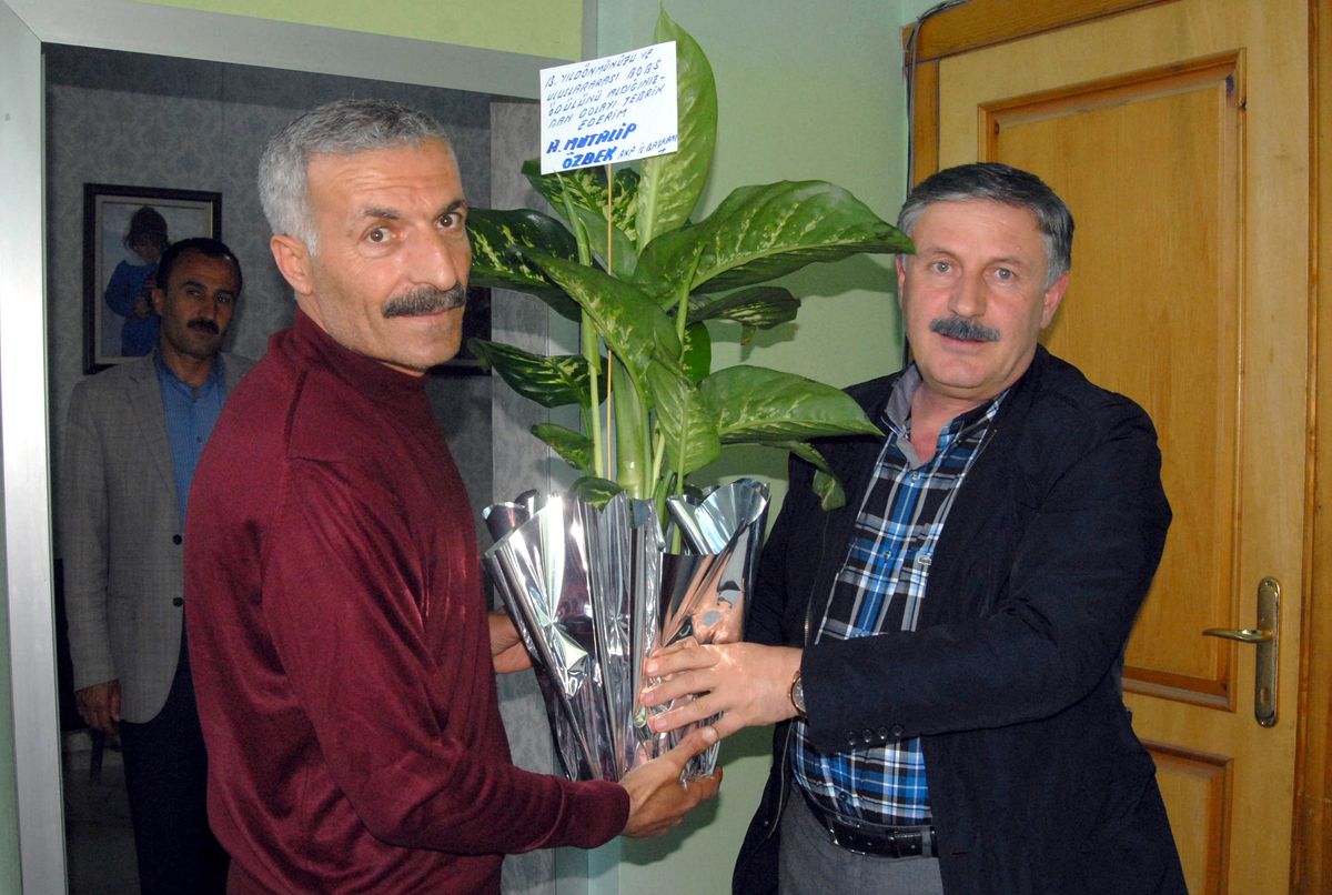 Ak Partili Özbek\'ten Yerel Gazeteye Tebrik Ziyareti