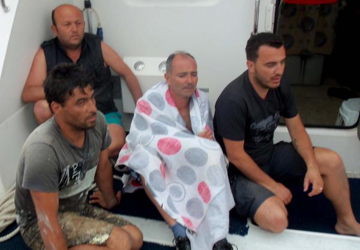 Alev Alev Yanan Teknedeki Dört Denizci Ölümden Döndü
