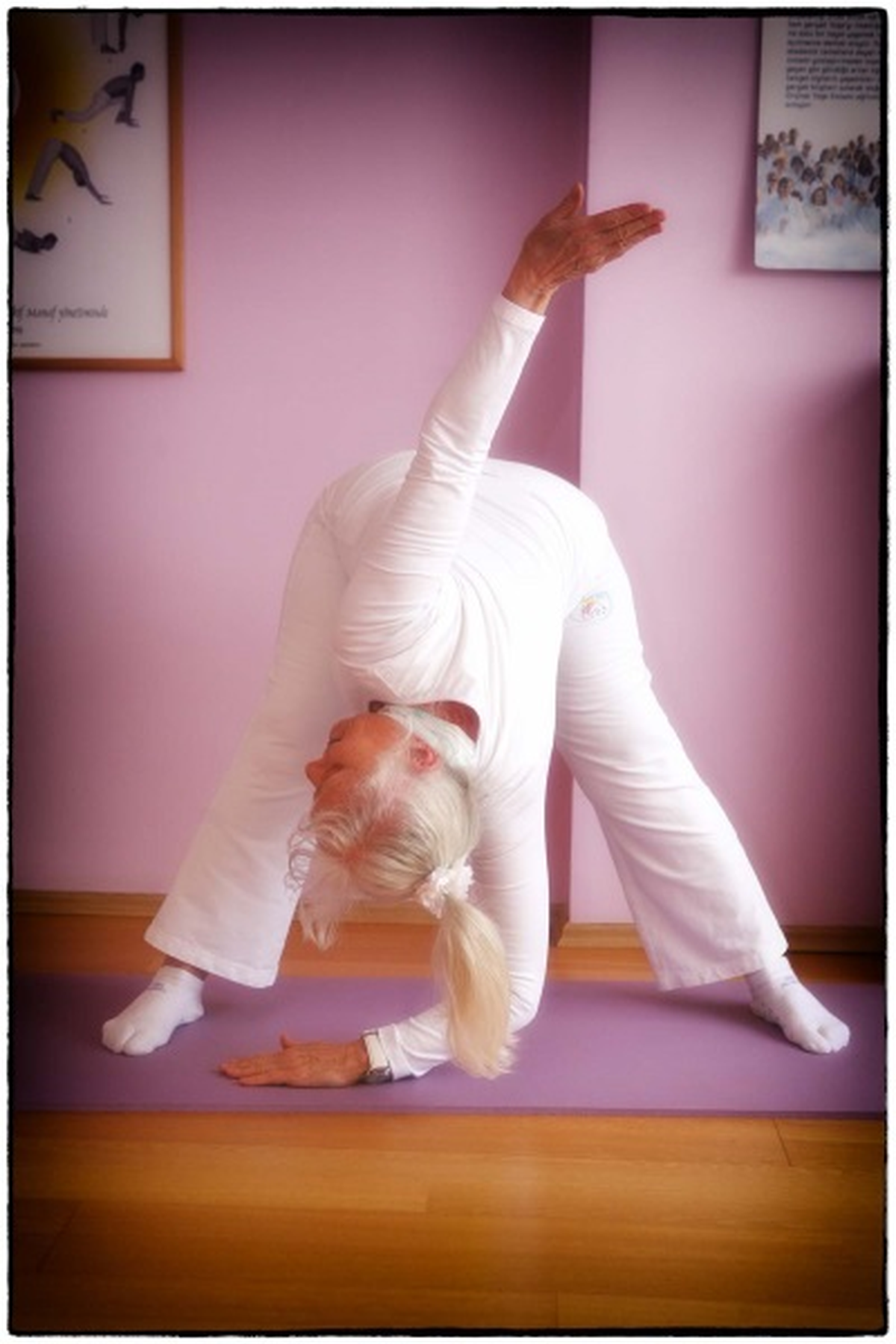 Anneler Günü\'nde Yoga Academy\'de Yoga Annelere Ücretsiz