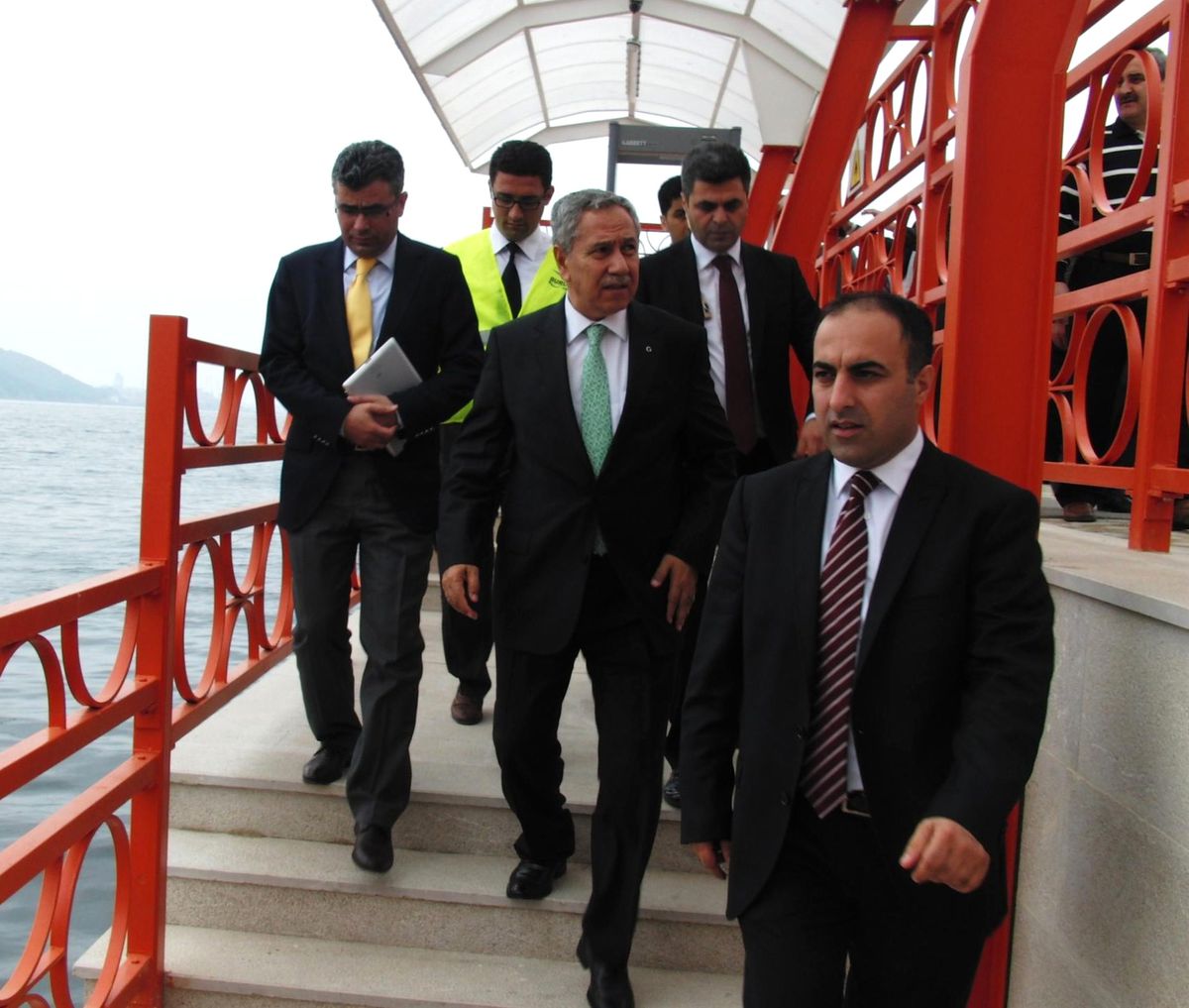 Arınç\'ın Konvoyunda Kaza