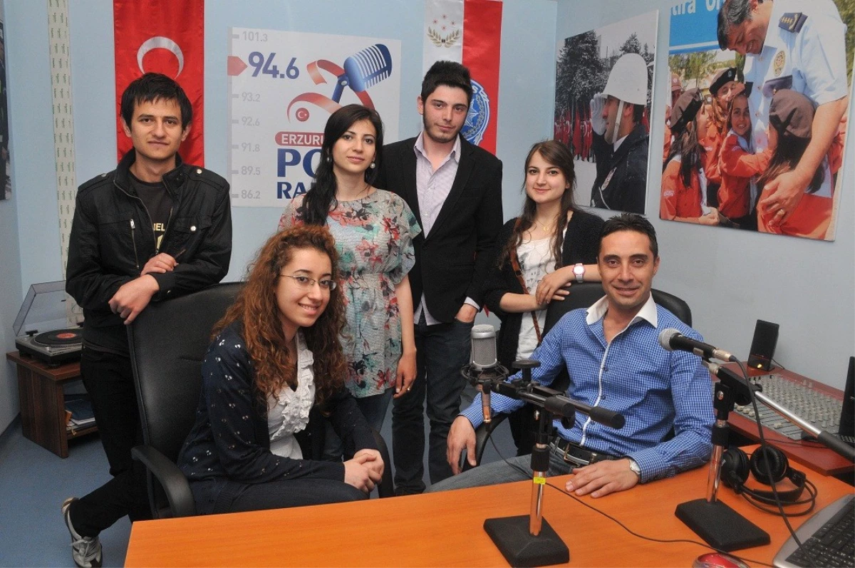 Atatürk Üniversitesi Rehber Genç Kulübü, Polis Radyosu\'nun Konuğu Oldu