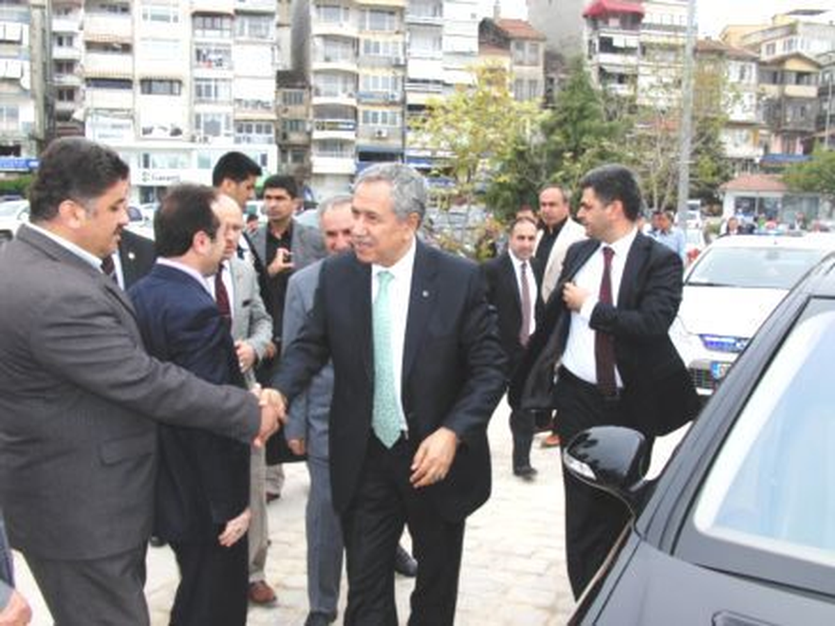 Başbakan Yardımcısı Arınç'ın Konvoyunda Kaza