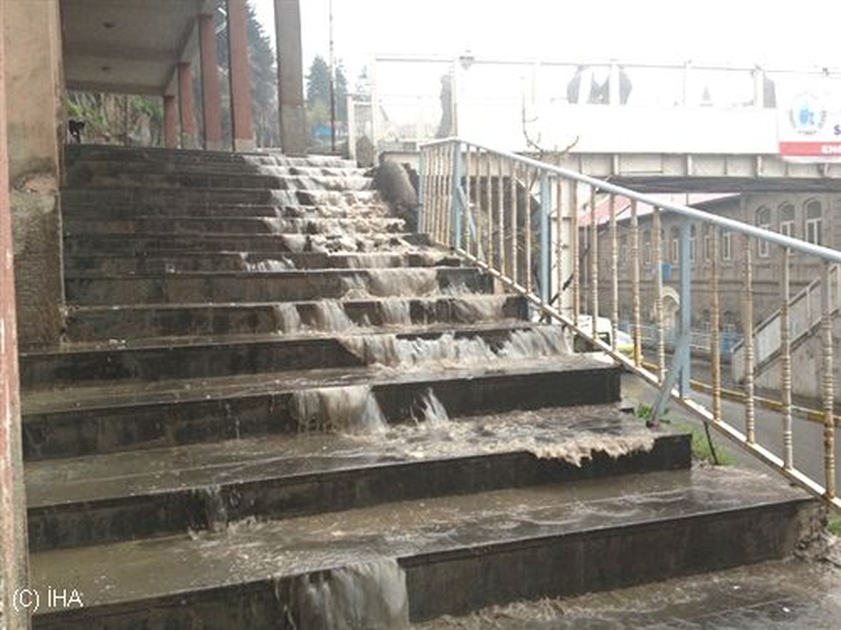 Bitlis\'te Dolu ve Sağanak Yağış Etkili Oldu