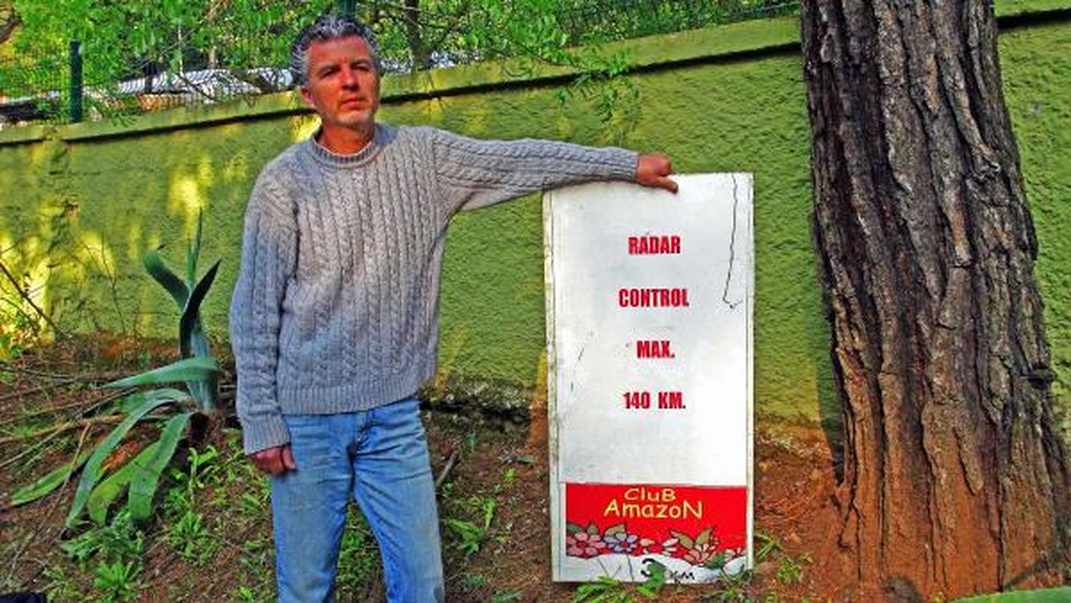 Bördübet Yolunda Eğlenceli Trafik Levhaları