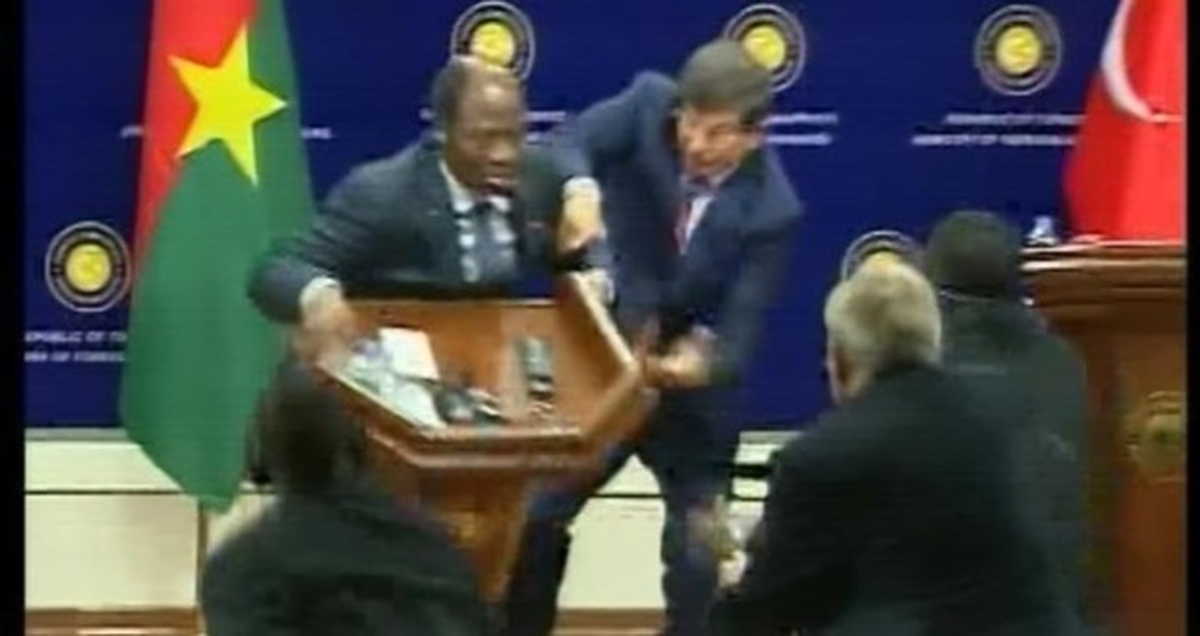 Burkina Faso Dışişleri Bakanı, Hastanede Kontrolden Geçirildi