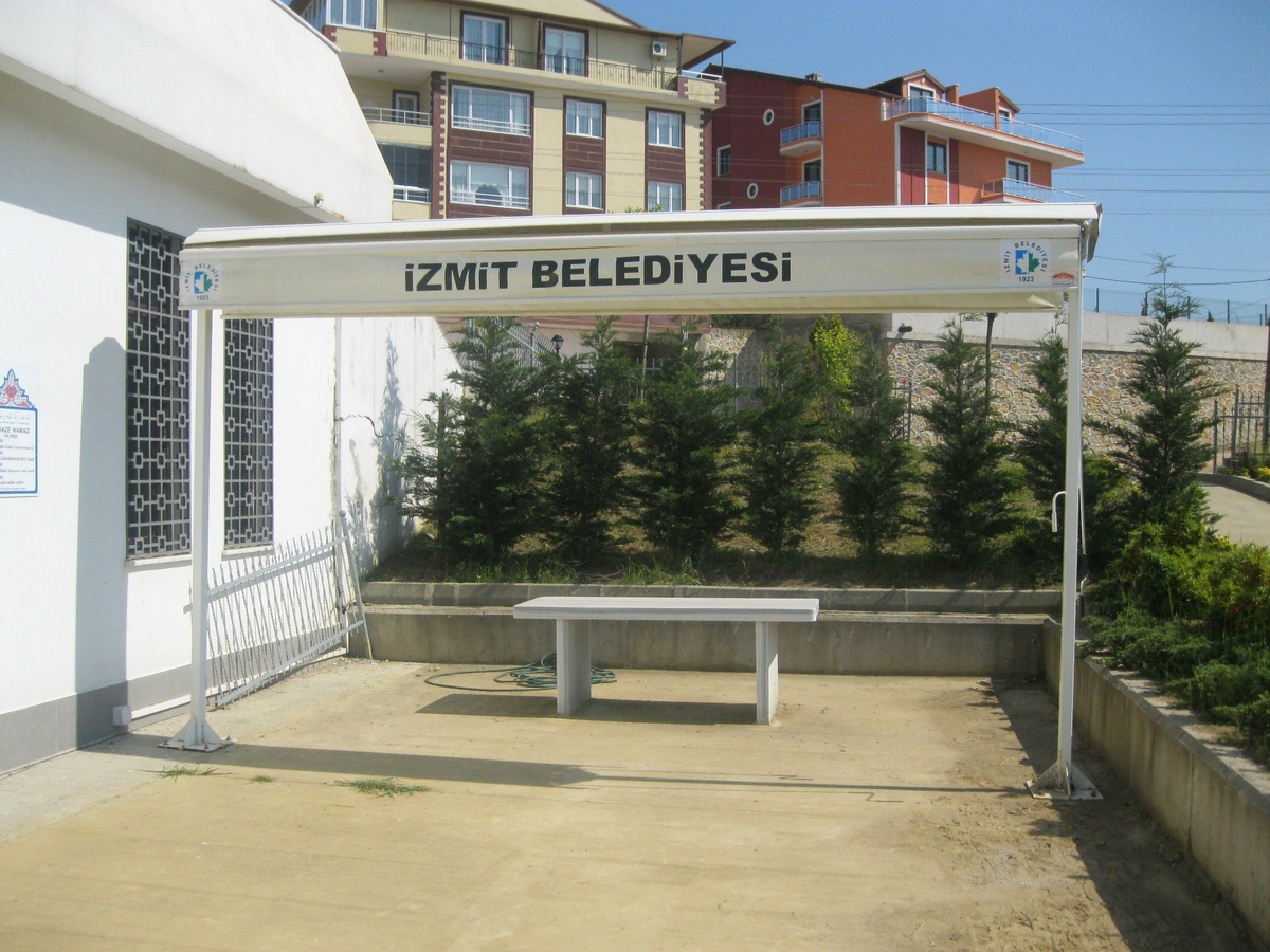 Camilerde Eskiyen Tenteler Yenileniyor