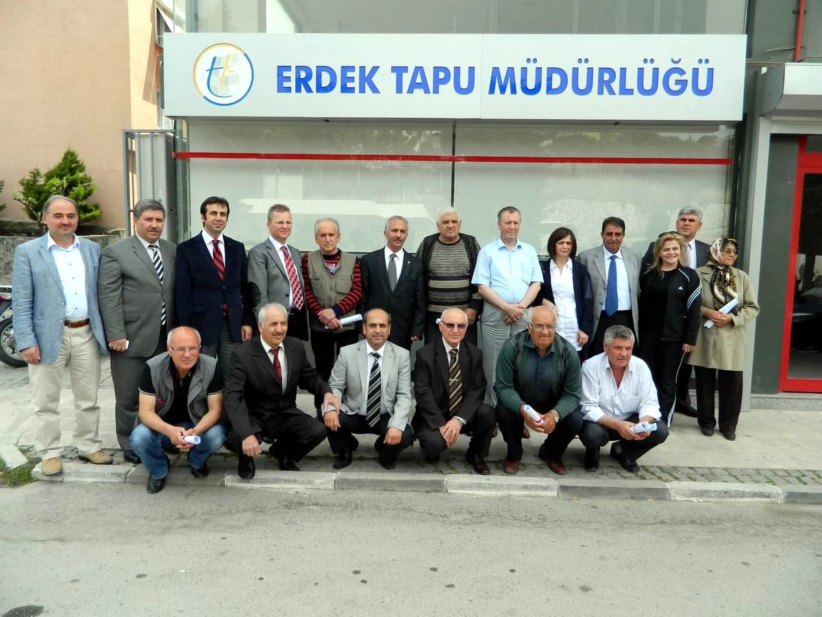 Erdek\'te 2b Tapuları Dağıtıldı