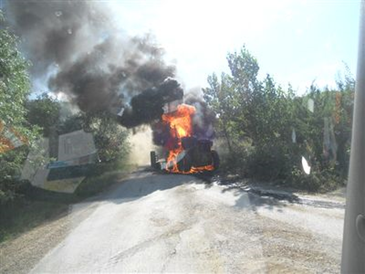 Ergani'de İş Makinesi Yandı
