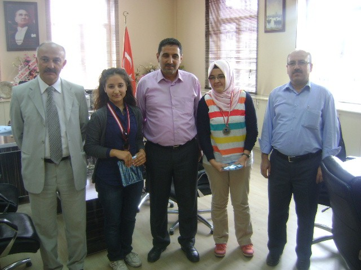 Fen Lisesi Öğrencileri Madalya ile Döndü