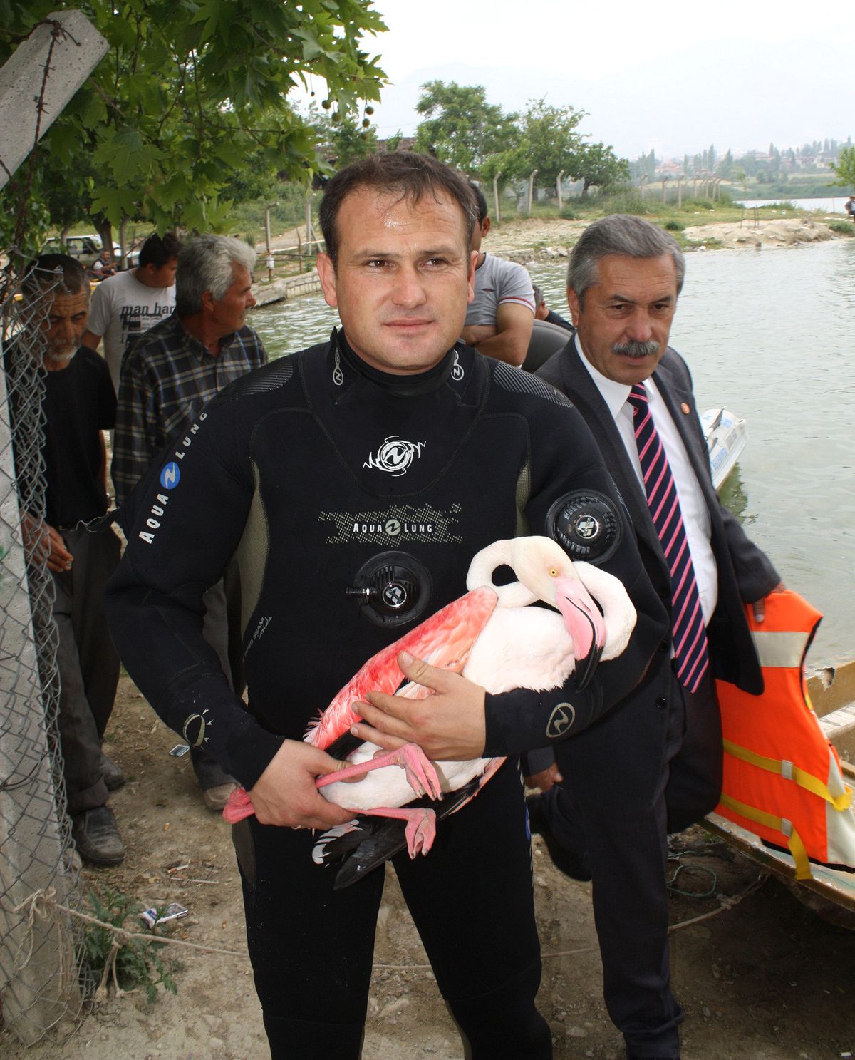 "Flamingo Muharrem"İ İtfaiye Ekipleri Kurtardı