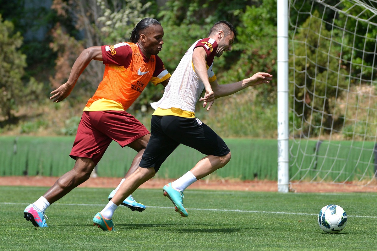 Galatasaray\'da Derbi Hazırlıkları Sürüyor