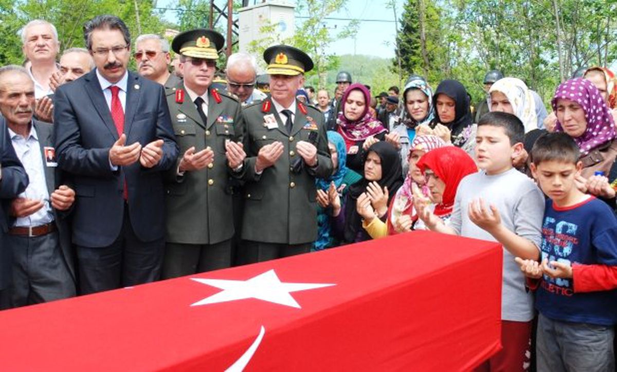 Hakkari\'de Dereye Düşerek Şehit Olan Uzman Onbaşı