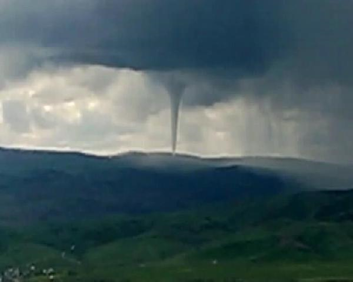 Hortum, Yayla Köyü\'nü Vurdu