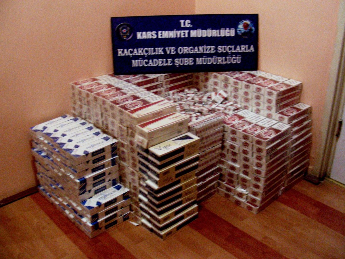 Kars\'ta 10 Bin Paket Kaçak Sigara Ele Geçirildi