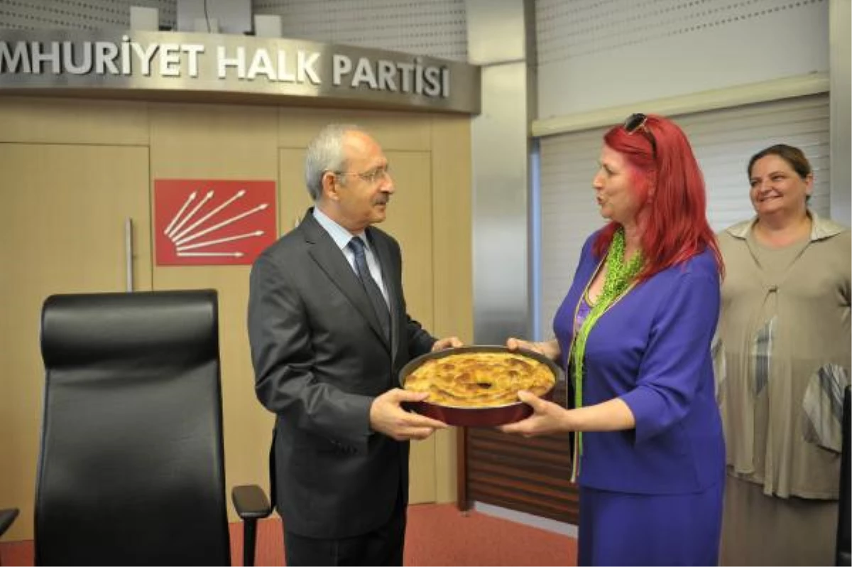 Kılıçdaroğlu, İzmir Balkan Dernekleri Federasyonu Üyeleri ile Görüştü
