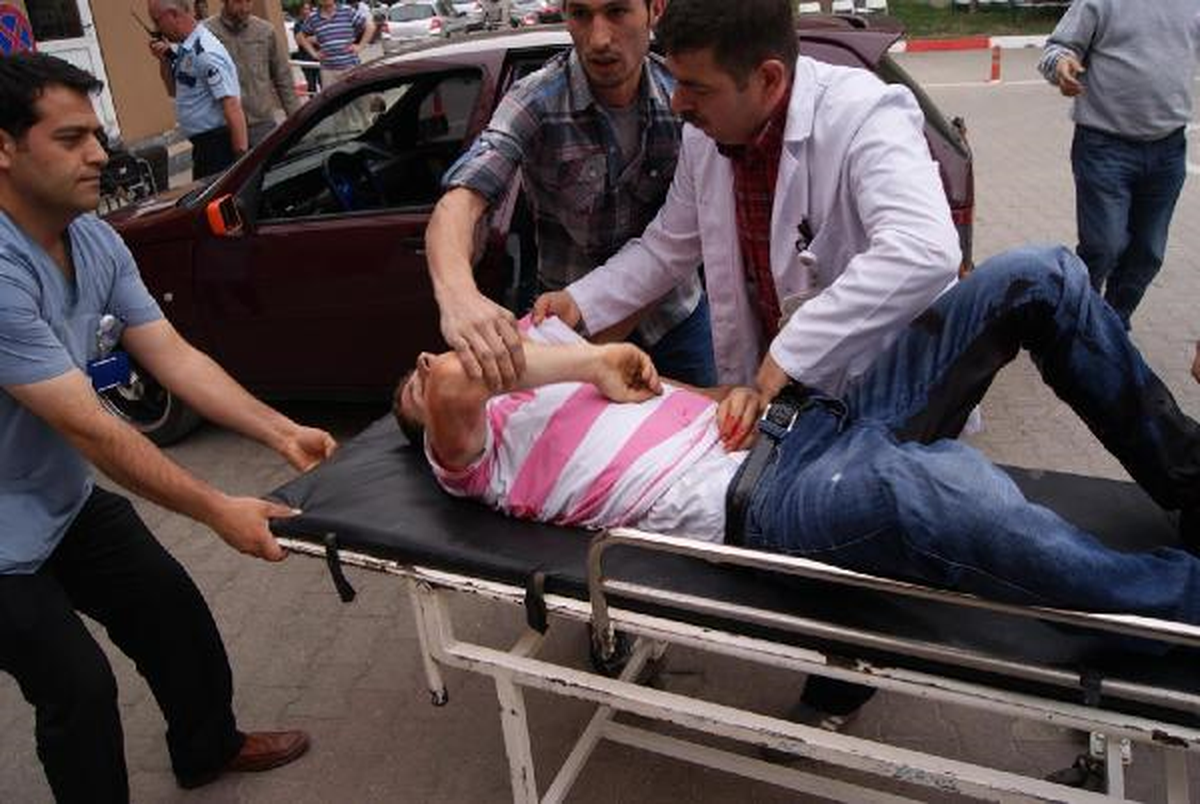 Komşusunu 5 Yerinden Bıçaklayarak Kaçtı