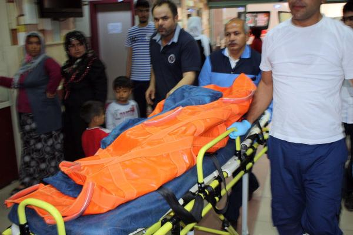 Elektrik Çarptı, 3\'üncü Kattan Düştü