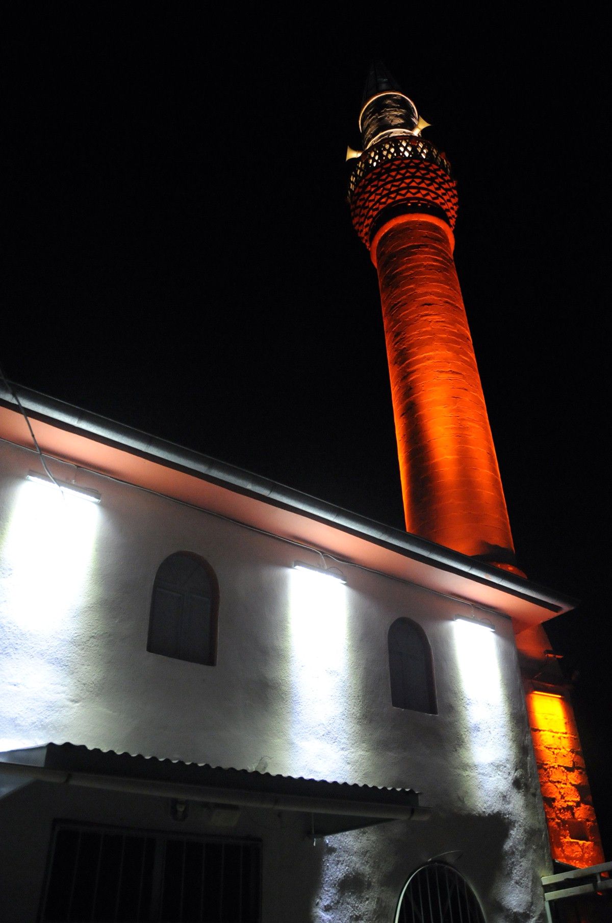 Manisa Belediyesi, Cami Aydınlatma Çalışmalarına Başladı